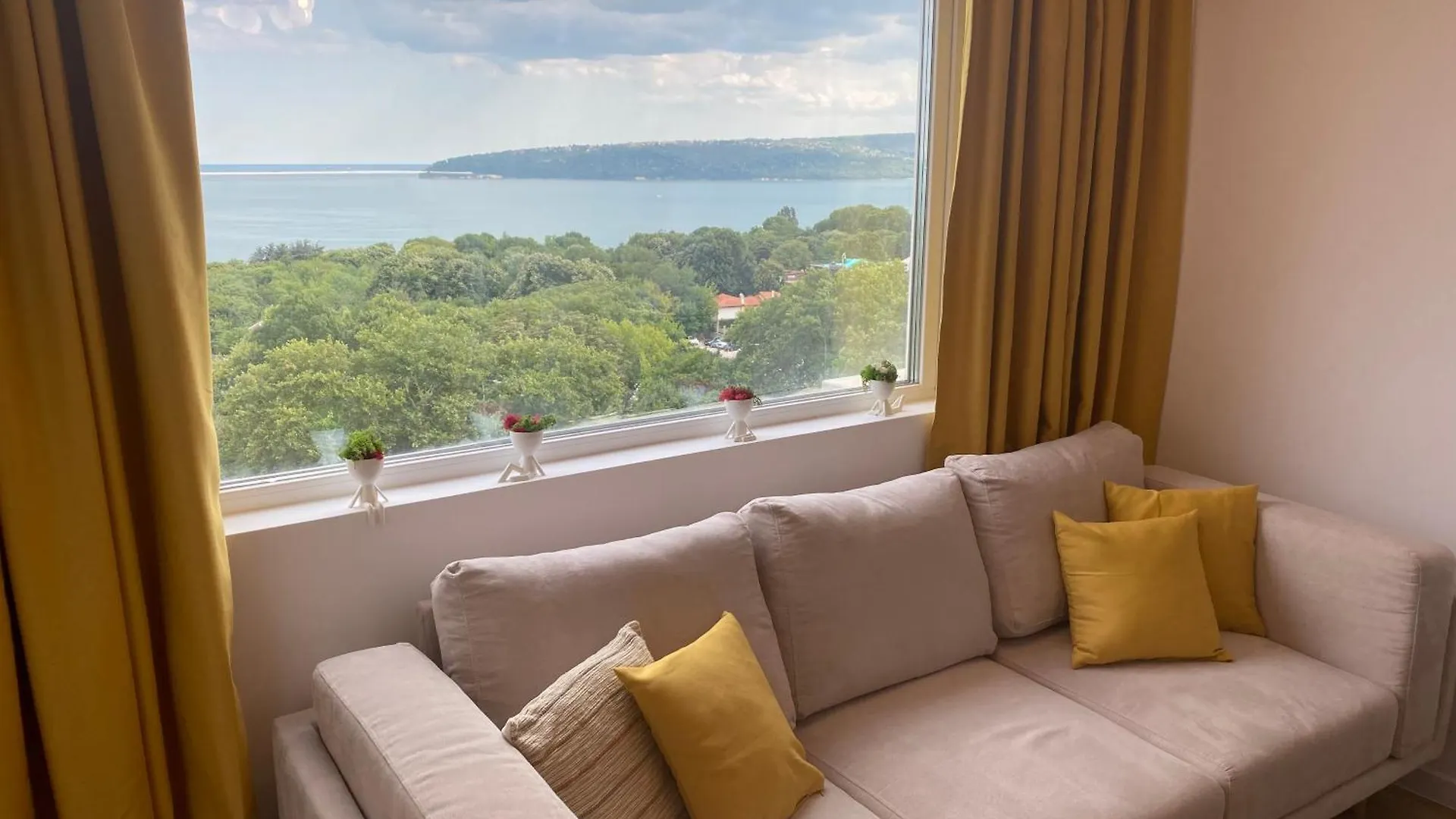 Unique Sea View Apartment Varna